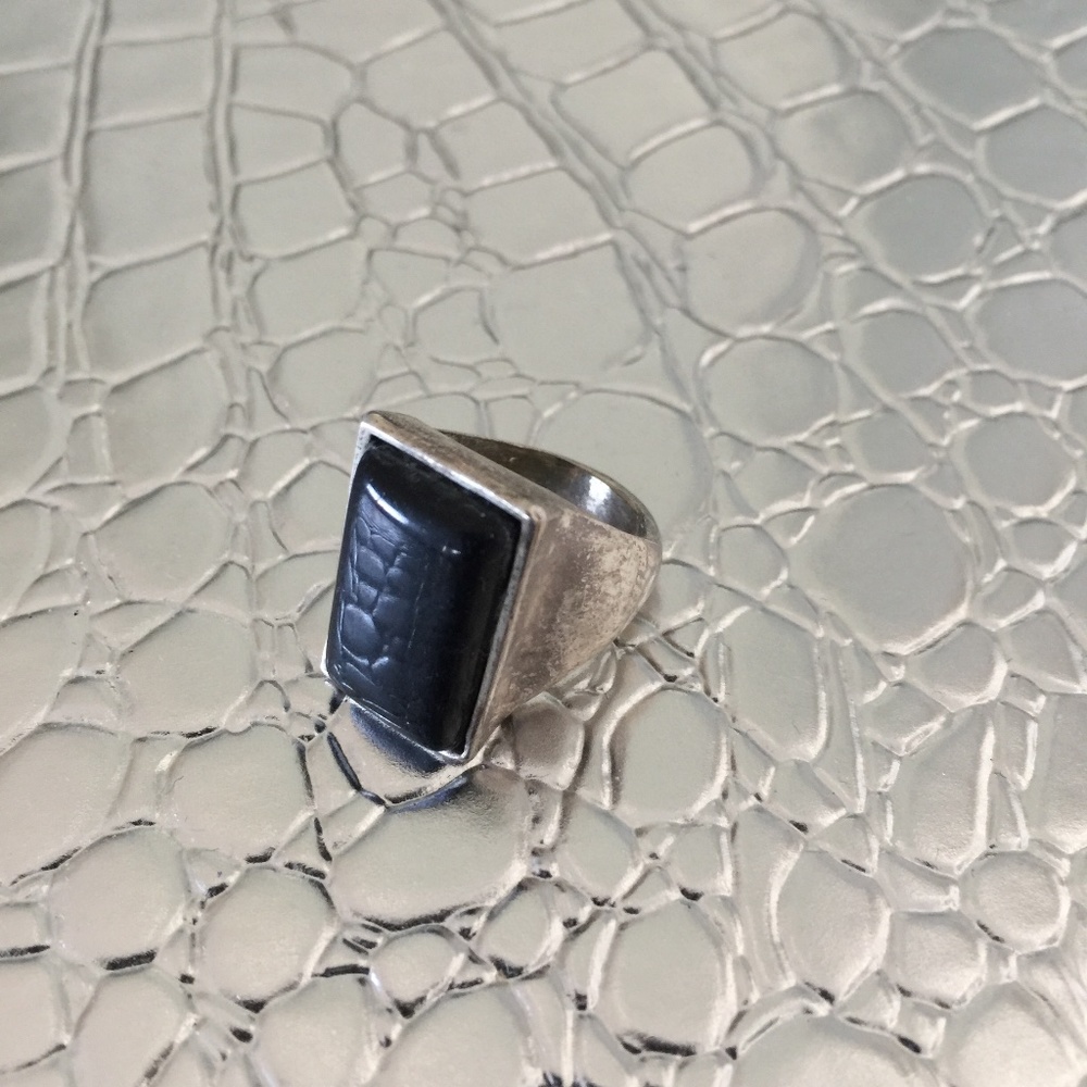 BLACK AND SILVER COSTUME RING LARGE SIZE SEVEN CASUAL OR BOHEMIAN LOOK FUN LOOK!